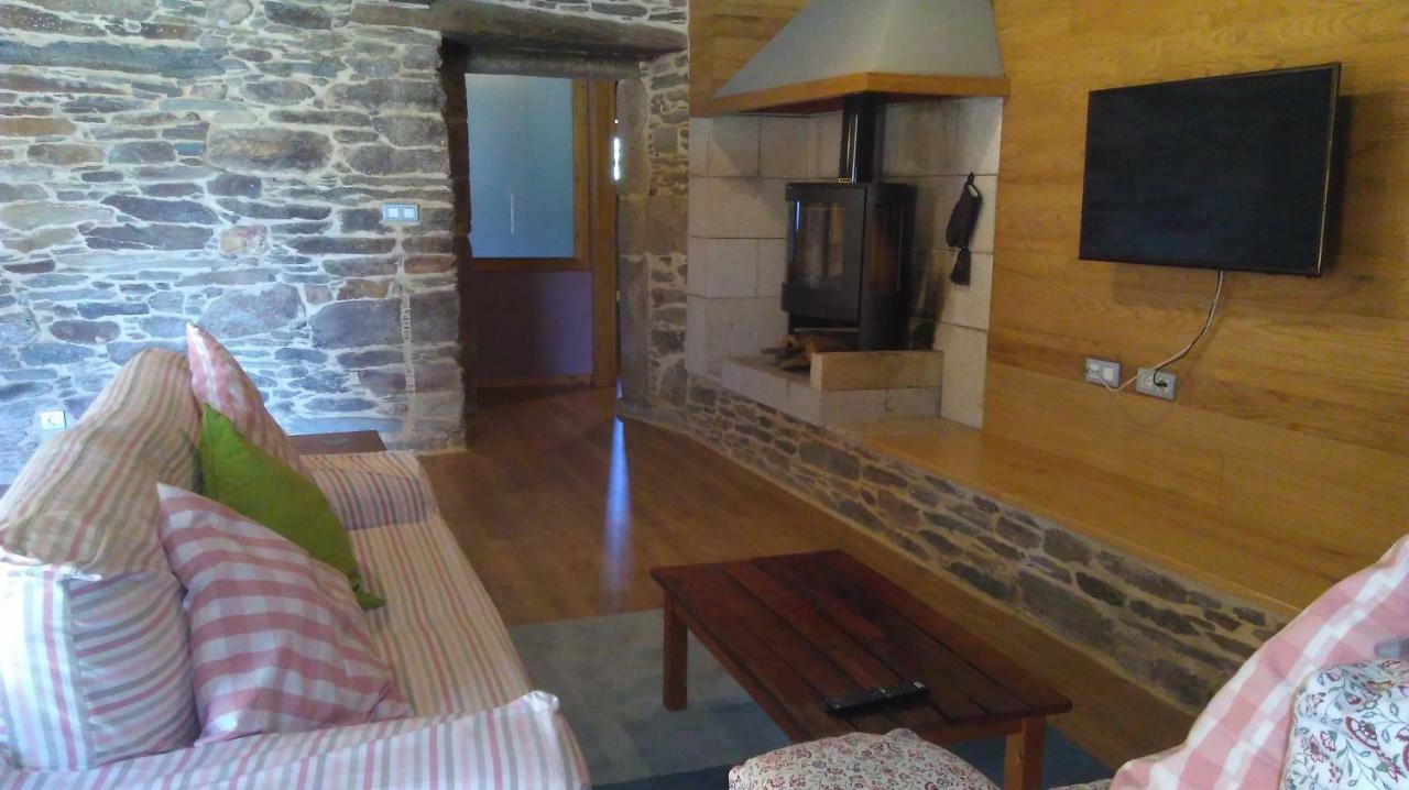 Casa Do Grilo Guest House Monfero Luaran gambar